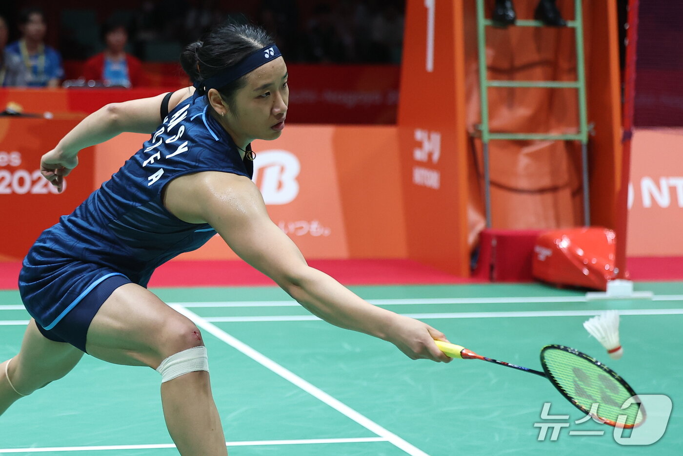 본문 이미지 - 대한민국 안세영이 29일 일본 이치노미야 시립체육관에서 열린 2026 아이치·나고야 아시안게임 배드민턴 여자 단식 결승전에서 일본의 야마구치 아카네와 맞대결을 펼치고 있다. 2026.9.29 ⓒ 뉴스1 김도우 기자