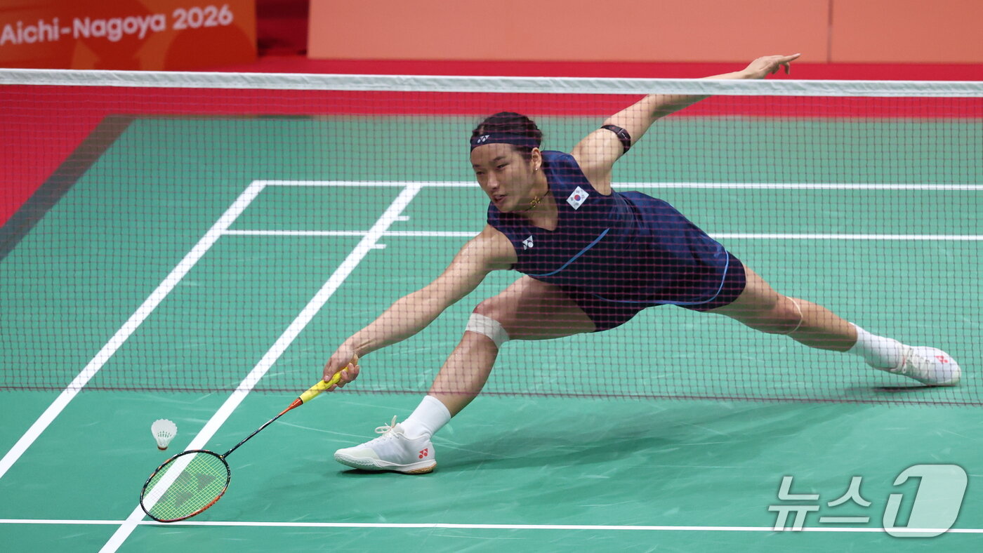 본문 이미지 - 대한민국 안세영이 29일 일본 이치노미야 시립체육관에서 열린 2026 아이치·나고야 아시안게임 배드민턴 여자 단식 결승전에서 일본의 야마구치 아카네와 맞대결을 펼치고 있다. 2026.9.29 ⓒ 뉴스1 안은나 기자