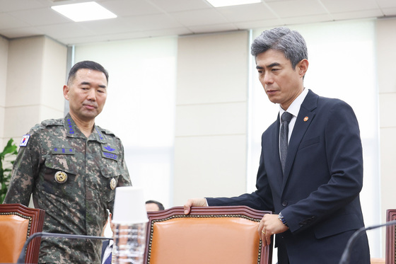 현안보고 출석하는 강신철 국방장관·진영승 합참의장