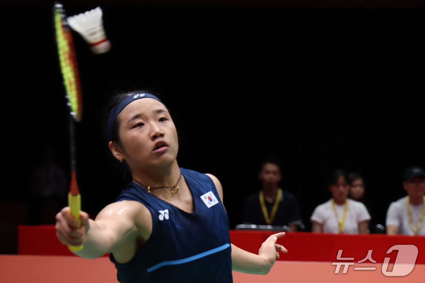 본문 이미지 - 대한민국 안세영이 29일 일본 이치노미야 시립체육관에서 열린 2026 아이치·나고야 아시안게임 배드민턴 여자 단식 결승전에서 일본의 야마구치 아카네와 맞대결을 펼치고 있다. 2026.9.29 ⓒ 뉴스1 김도우 기자