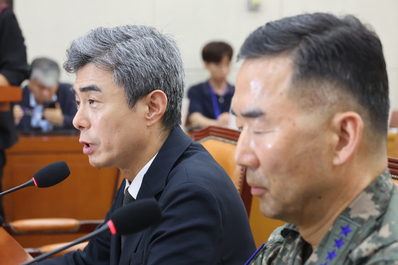의원 질의 답변하는 강신철 장관
