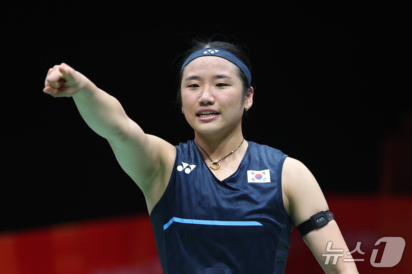 본문 이미지 - 대한민국 안세영이 29일 일본 이치노미야 시립체육관에서 열린 2026 아이치·나고야 아시안게임 배드민턴 여자 단식 결승전에서 일본의 야마구치 아카네를 꺾고 금메달을 확정 짓자 기뻐하고 있다. 2026.9.29 ⓒ 뉴스1 김도우 기자