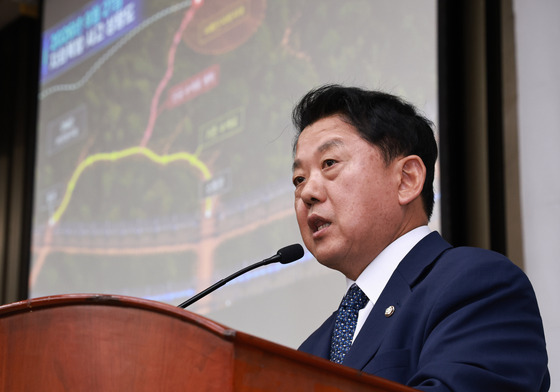 서부전선 폭발 사고 상황 설명하는 김병주 의원