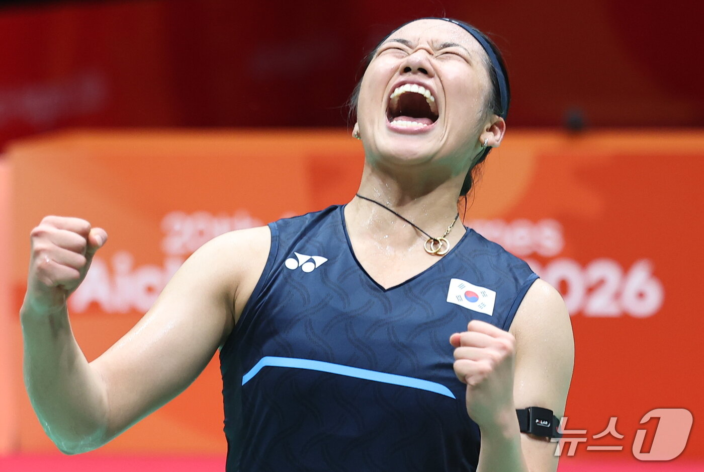 본문 이미지 - 대한민국 안세영이 29일 일본 이치노미야 시립체육관에서 열린 2026 아이치·나고야 아시안게임 배드민턴 여자 단식 결승전에서 일본의 야마구치 아카네를 꺾고 금메달을 확정 짓자 기뻐하고 있다. 2026.9.29 ⓒ 뉴스1 김도우 기자