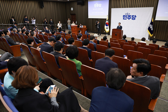 與, 내달 1일 본회의에 조작기소특검법 상정 않기로…"국감 뒤 논의"