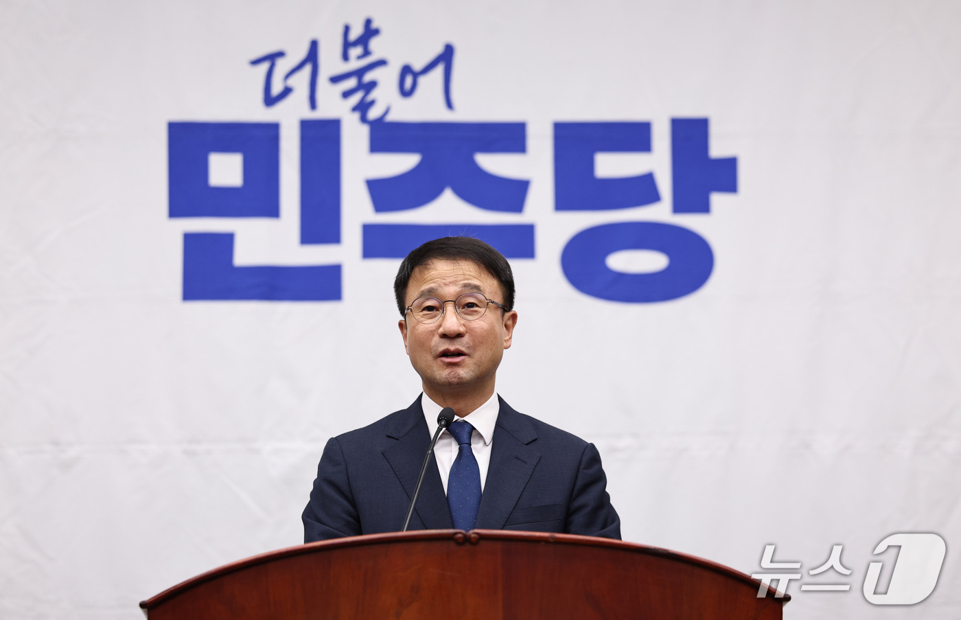 (서울=뉴스1) 구윤성 기자 = 한병도 더불어민주당 원내대표가 29일 서울 여의도 국회에서 열린 의원총회에서 발언을 하고 있다. 2026.9.29/뉴스1