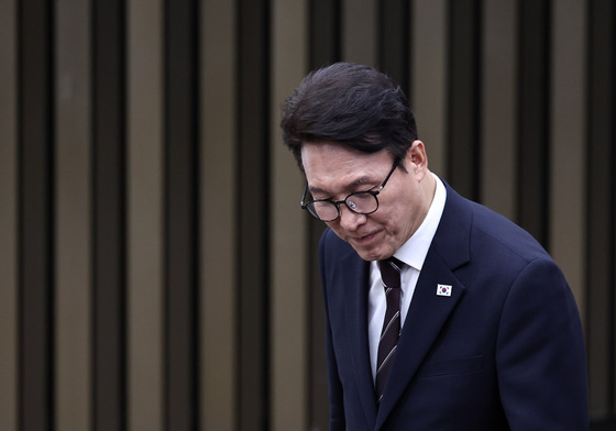 의총 참석하는 김민석 민주당 대표