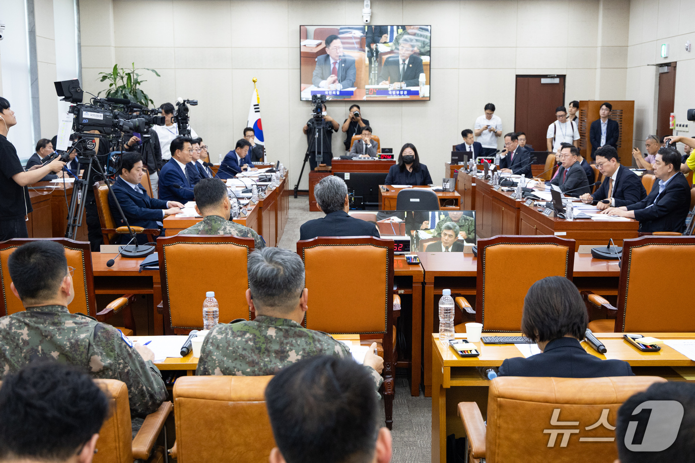 (서울=뉴스1) 유승관 기자 = 강신철 국방부 장관이 29일 서울 여의도 국회에서 열린 제439회 국회(정기회) 국방위원회 제4차 전체회의에 출석해 비무장지대(DMZ) 지뢰 추정 …