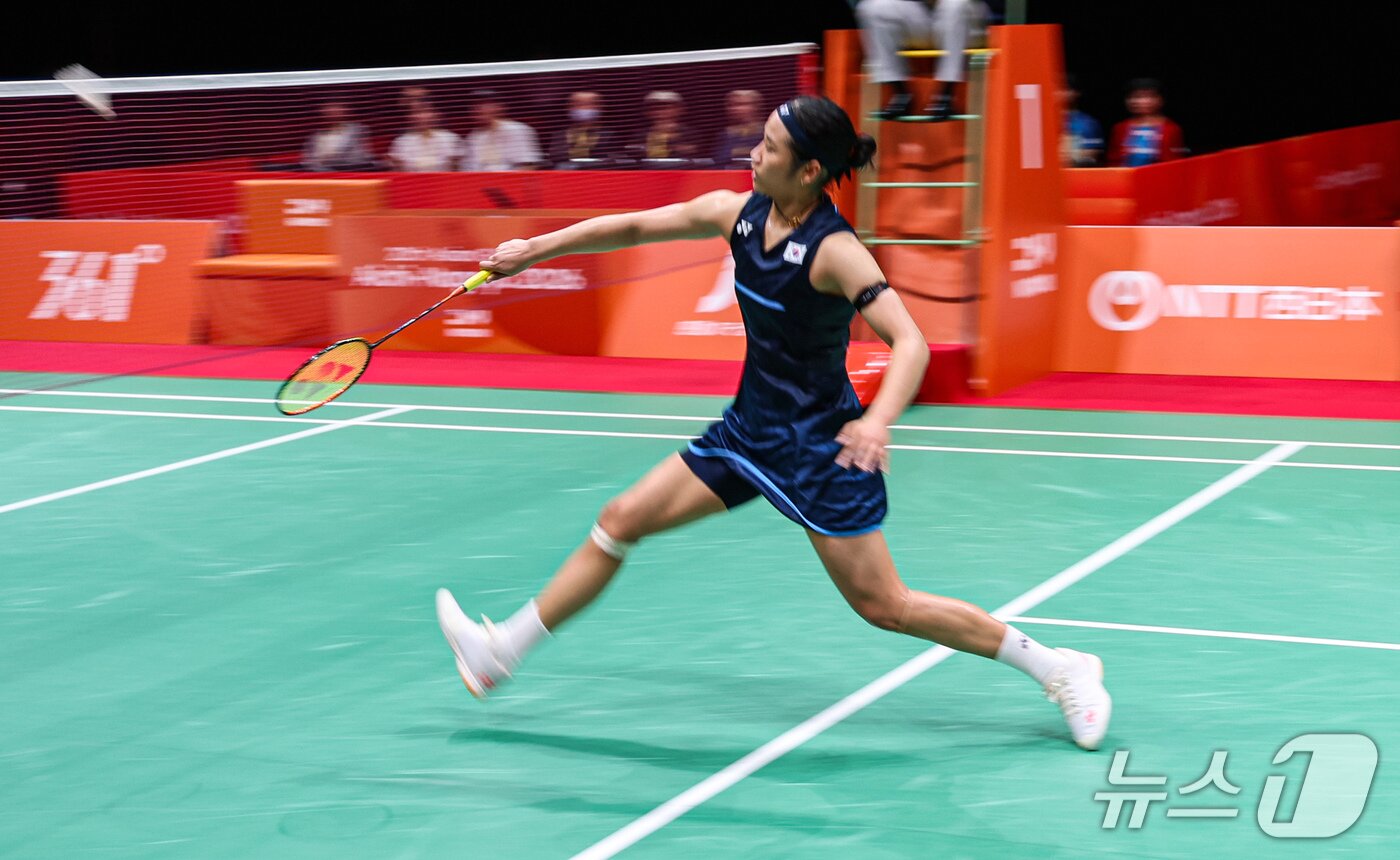 본문 이미지 - 대한민국 안세영이 29일 일본 이치노미야 시립체육관에서 열린 2026 아이치·나고야 아시안게임 배드민턴 여자 단식 결승전에서 일본의 야마구치 아카네와 맞대결을 펼치고 있다. 2026.9.29 ⓒ 뉴스1 김도우 기자