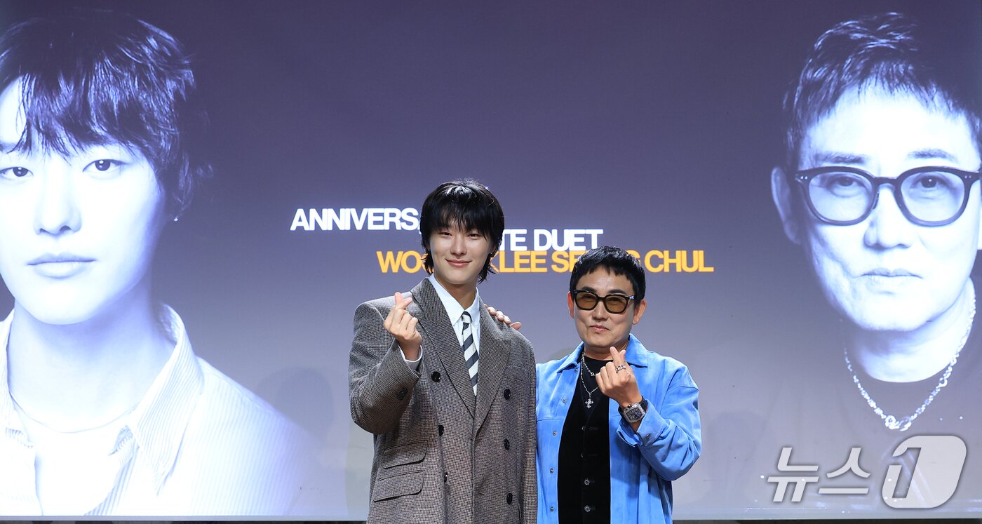 본문 이미지 - 가수 우즈와 이승철(오른쪽)이 29일 서울 용산구 현대카드 UNDERSTAGE에서 열린 이승철 데뷔 40주년 기념 앨범 ’우리만의 이야기‘ 음감회에서 포즈를 취하고 있다. 2026.9.29 ⓒ 뉴스1 권현진 기자