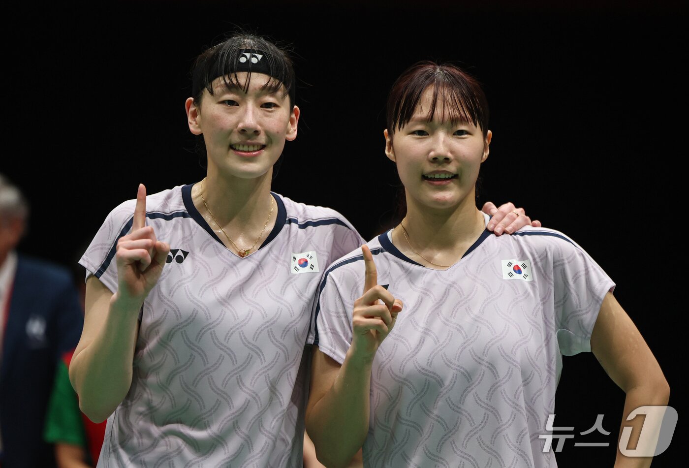 본문 이미지 - 대한민국 이소희, 백하나가 29일 일본 이치노미야 시립체육관에서 열린 2026 아이치·나고야 아시안게임 배드민턴 여자 복식 결승전에서 중국 탄닝, 류성수를 꺾고 기뻐하고 있다. 2026.9.29 ⓒ 뉴스1 김도우 기자