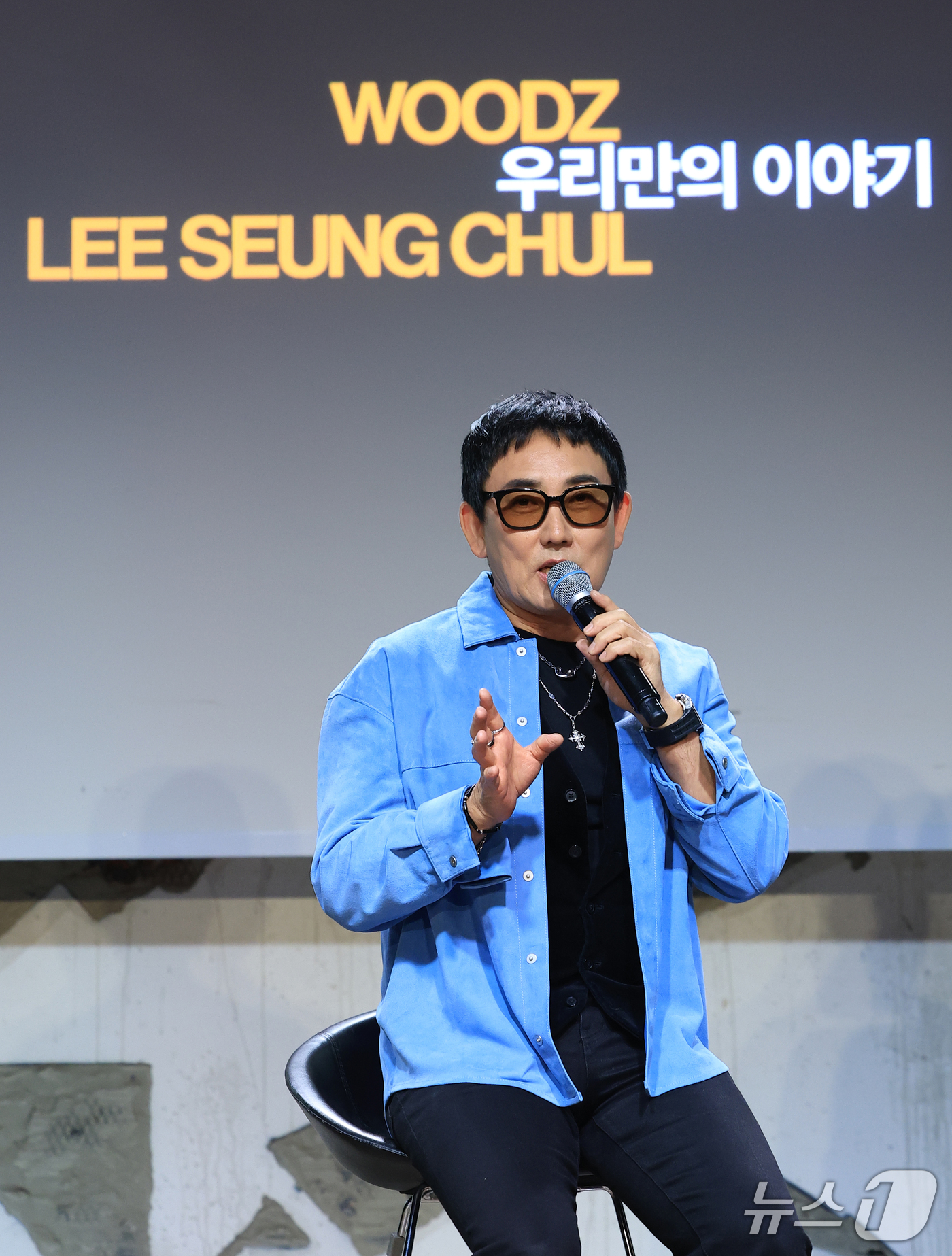 (서울=뉴스1) 권현진 기자 = 가수 이승철이 29일 서울 용산구 현대카드 UNDERSTAGE에서 열린 이승철 데뷔 40주년 기념 앨범 ’우리만의 이야기‘ 음감회에서 인사말을 하고 …