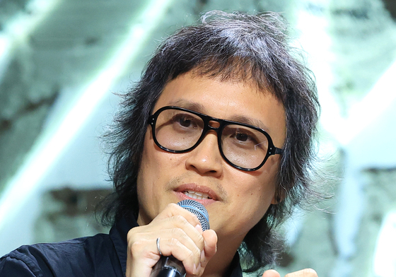 인사말 하는 레이 감독