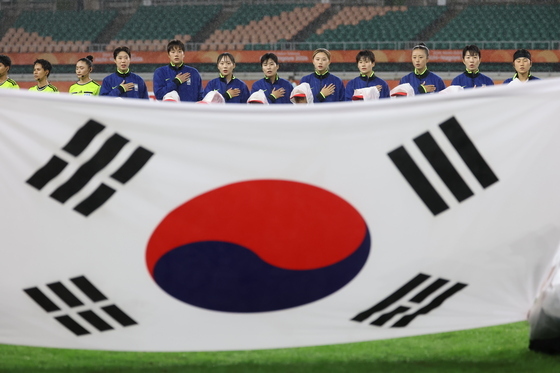 국민의례하는 여자축구대표팀