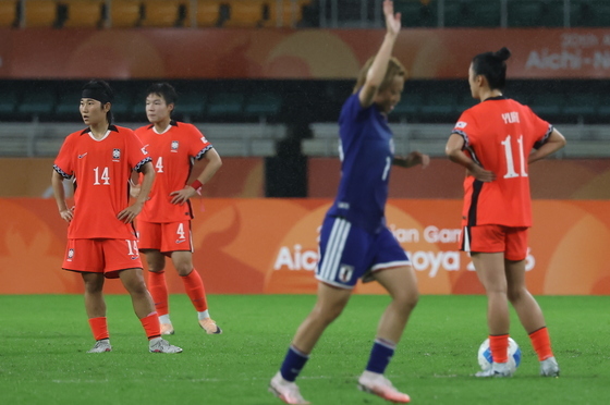 여자축구, 첫 결승 진출 무산…4강서 일본에 0-2 패배[AG]