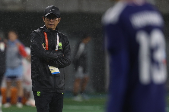 '한일전 패배' 신상우 "결승행 놓친 건 내 책임…젊은 선수 더 나와야"