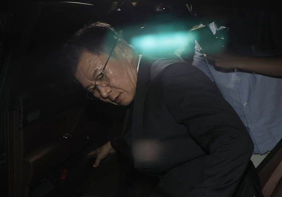 경찰 조사 받고 귀가하는 정몽규 전 대한축구협회장