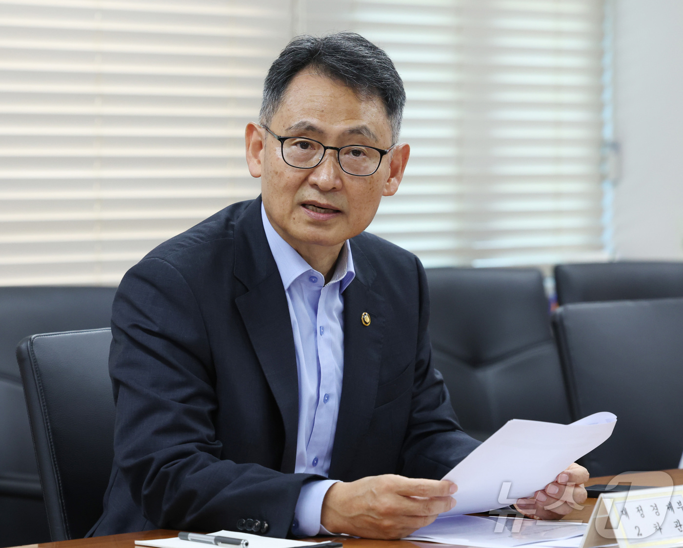 (서울=뉴스1) 이종덕 기자 = 허장 재정경제부 2차관이 3일 오전 서울 종로구 정부서울청사에서 열린 비상경제본부회의를 주재하고 있다. 회의는 '중동전쟁 관련 대응상황 점검' 안건 …