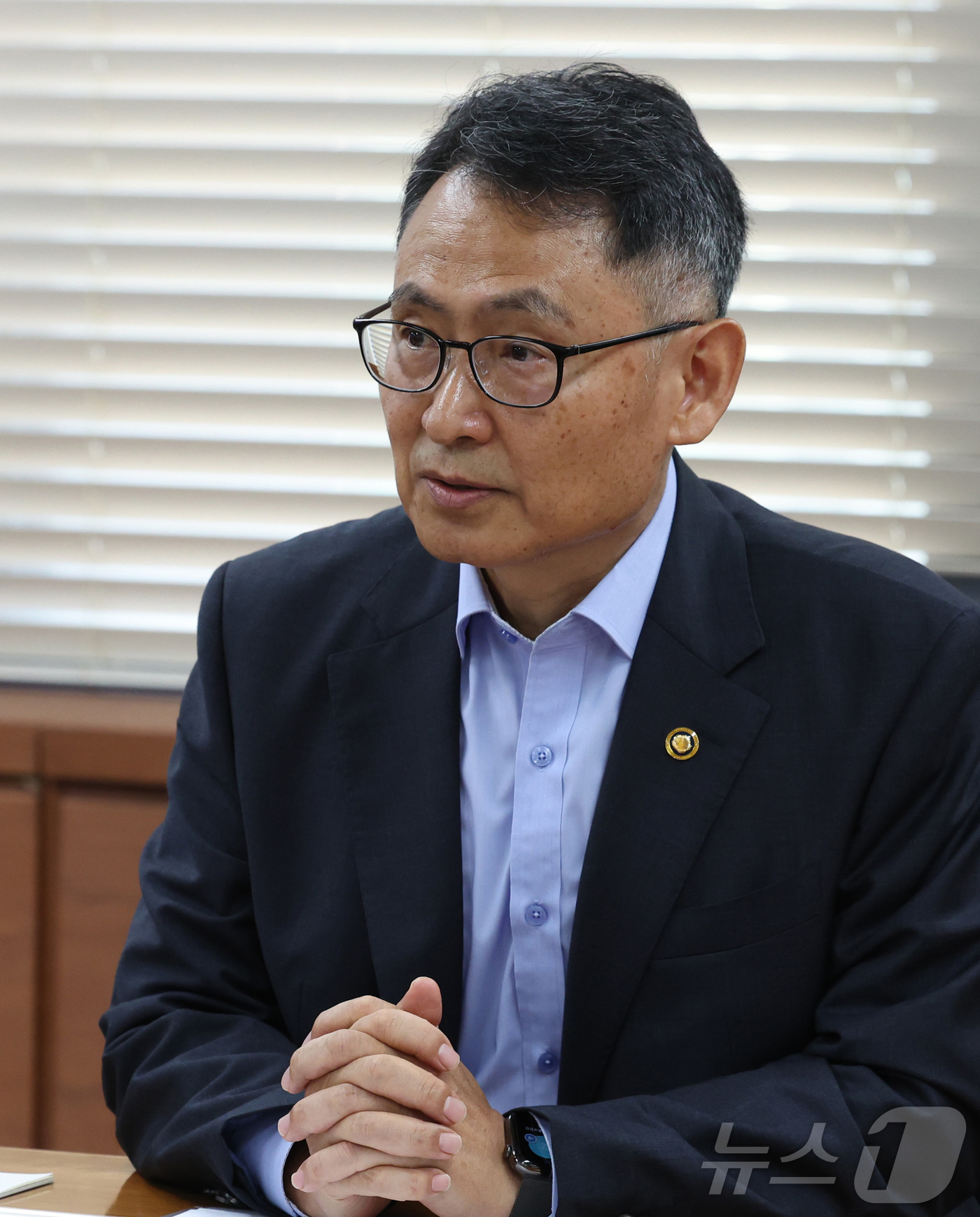 (서울=뉴스1) 이종덕 기자 = 허장 재정경제부 2차관이 3일 오전 서울 종로구 정부서울청사에서 열린 비상경제본부회의를 주재하고 있다. 회의는 '중동전쟁 관련 대응상황 점검' 안건 …