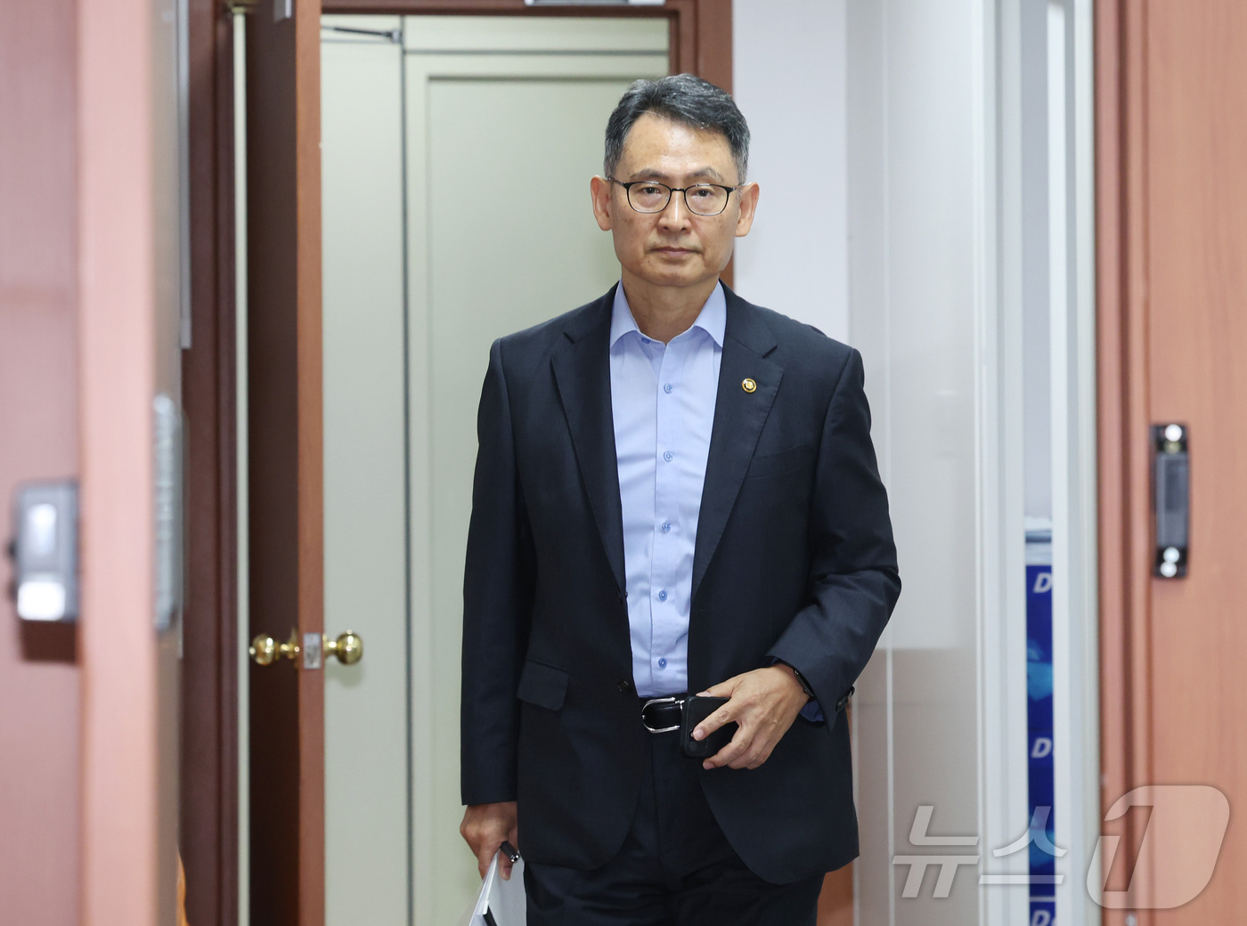 (서울=뉴스1) 이종덕 기자 = 허장 재정경제부 2차관이 3일 오전 서울 종로구 정부서울청사에서 열린 비상경제본부회의를 주재하고 있다. 회의는 '중동전쟁 관련 대응상황 점검' 안건 …