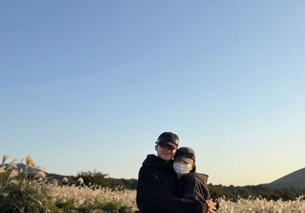'12월 결혼' 지예은♥바타 "선물같은 사람 만났다, 알콩달콩 잘 살게요" [N이슈]