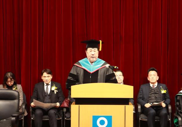 우오현 SM그룹 회장, 2027년 여주대 신입생 장학금 70억 기부