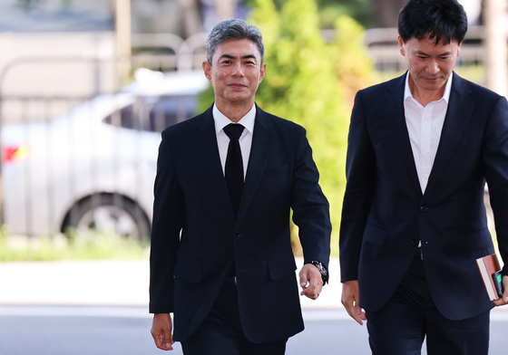 첫 출근하는 강신철 국방장관 후보자