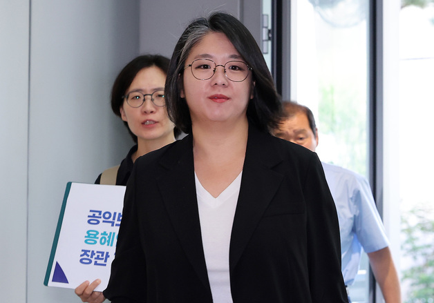 "용혜인, '정치자금 3억' 특별당비 납부…남편 급여로 쓴 의혹"