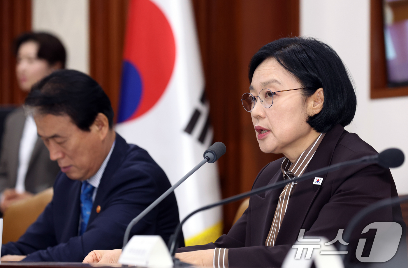 (서울=뉴스1) 김명섭 기자 = 한성숙 국무총리가 3일 오전 서울 종로구 세종대로 정부서울청사에서 열린 국가정책조정회의에서 모두 발언을 하고 있다.  2026.9.3/뉴스1