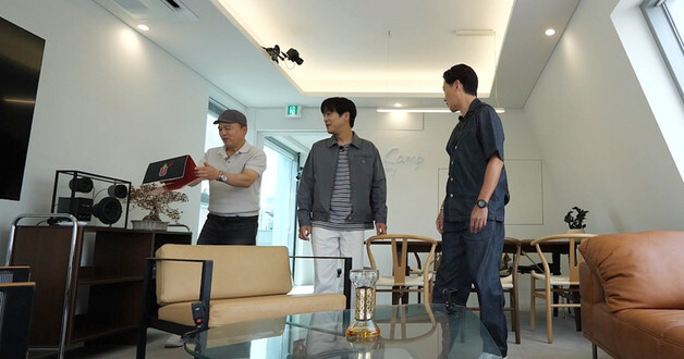 차태현, 유재석·박보영이 채워준 사무실 공개…고가 선물 줄줄이