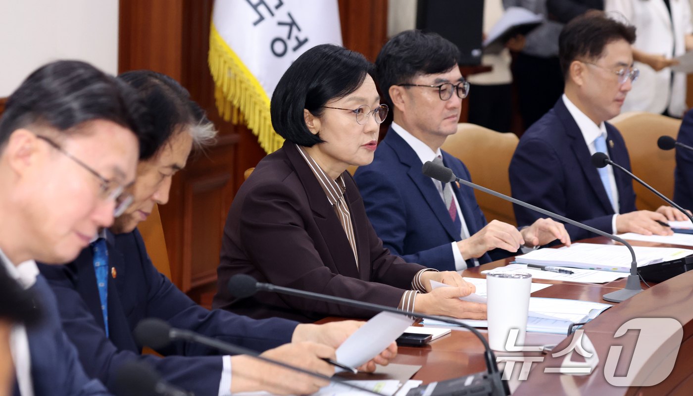 (서울=뉴스1) 김명섭 기자 = 한성숙 국무총리가 3일 오전 서울 종로구 세종대로 정부서울청사에서 열린 국가정책조정회의에서 모두 발언을 하고 있다.  2026.9.3/뉴스1