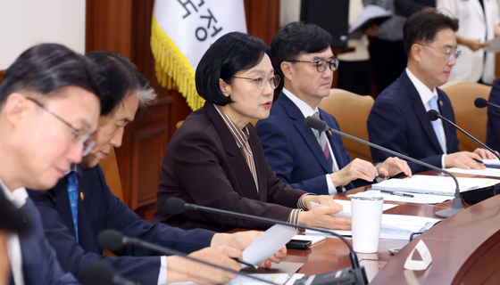 국가정책 조정회의 발언하는 한성숙 총리