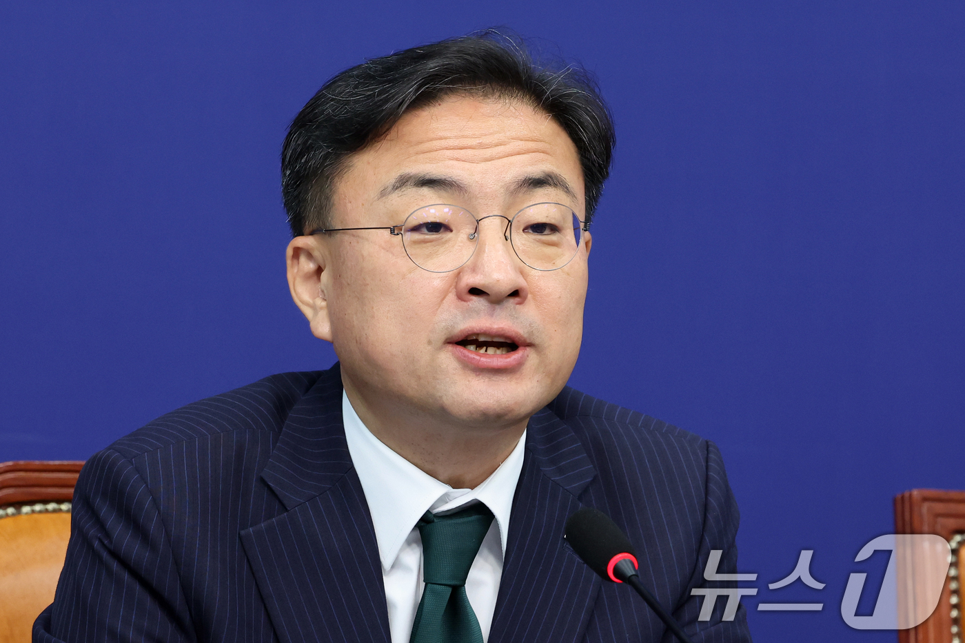 (서울=뉴스1) 황기선 기자 = 신장식 조국혁신당 대표가 3일 오전 서울 여의도 국회에서 열린 최고위원회의에서 발언을 하고 있다.  2026.9.3/뉴스1