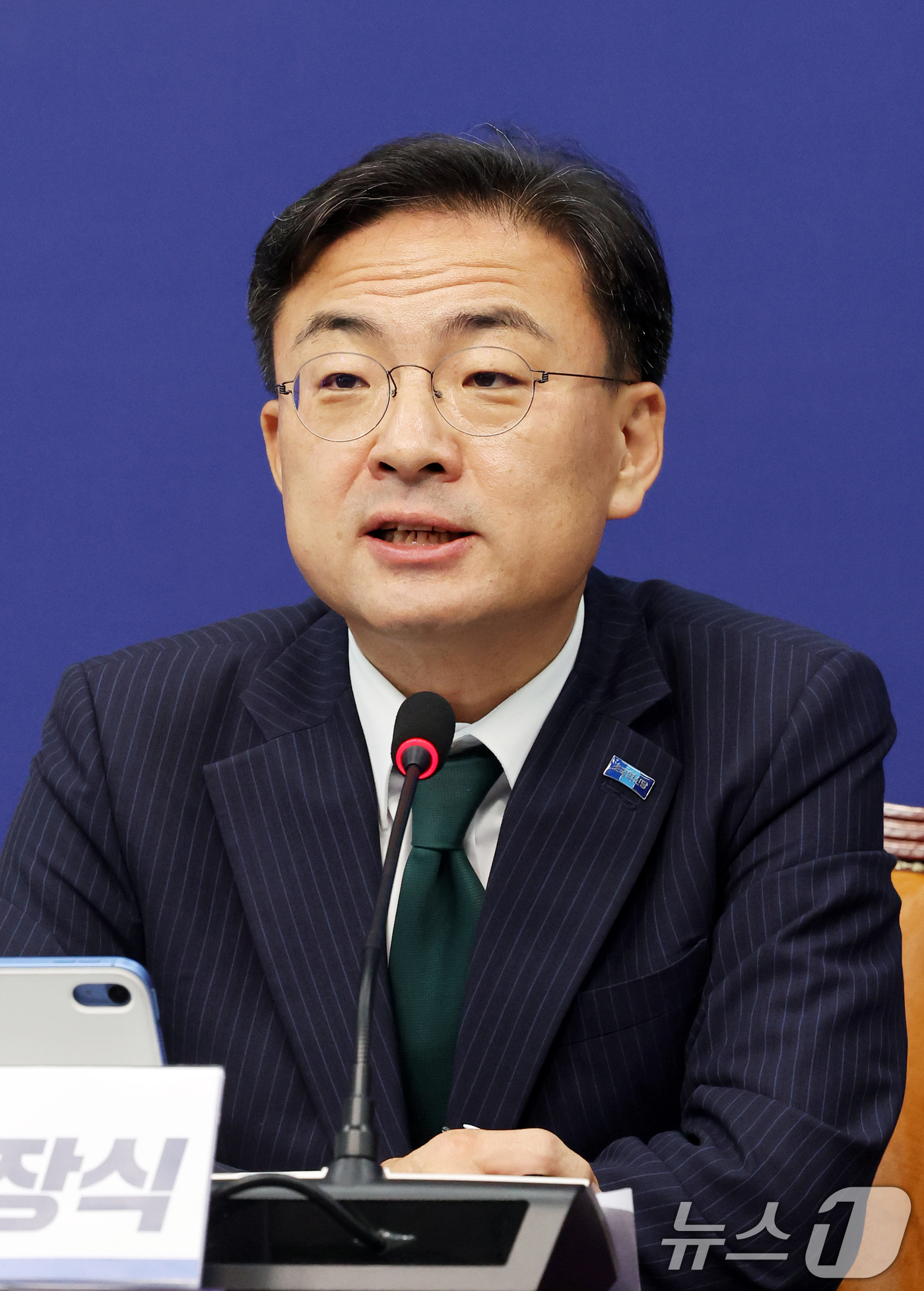 (서울=뉴스1) 황기선 기자 = 신장식 조국혁신당 대표가 3일 오전 서울 여의도 국회에서 열린 최고위원회의에서 발언을 하고 있다.  2026.9.3/뉴스1