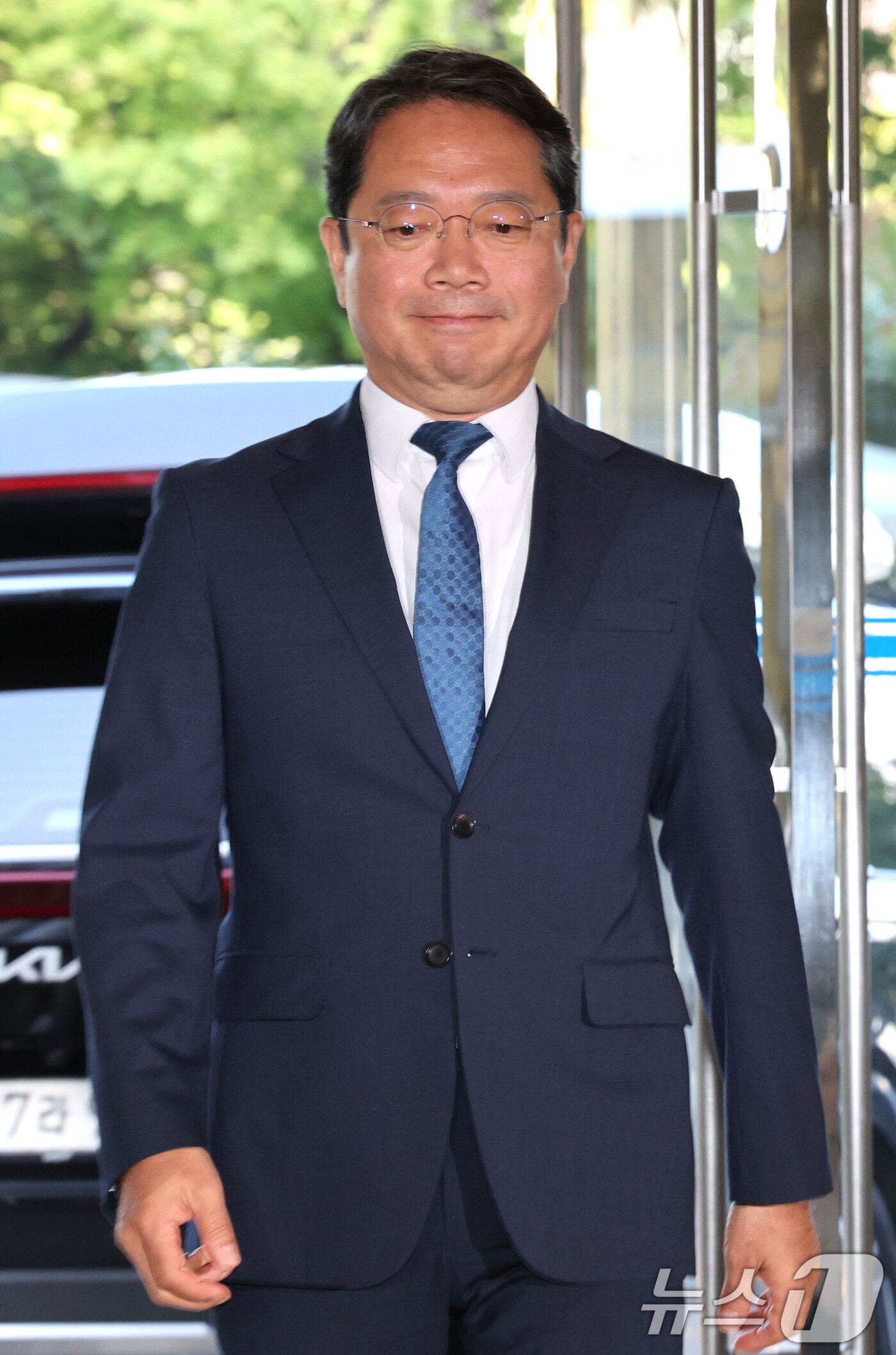 본문 이미지 - 김승원 법무부 장관 후보자가 3일 오전 서울 종로구 적선현대빌딩에 마련된 인사청문회 준비사무실로 출근하고 있다. 2026.9.3 ⓒ 뉴스1 이광호 기자