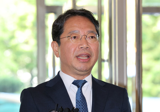 질문 답하는 김승원 법무장관 후보자
