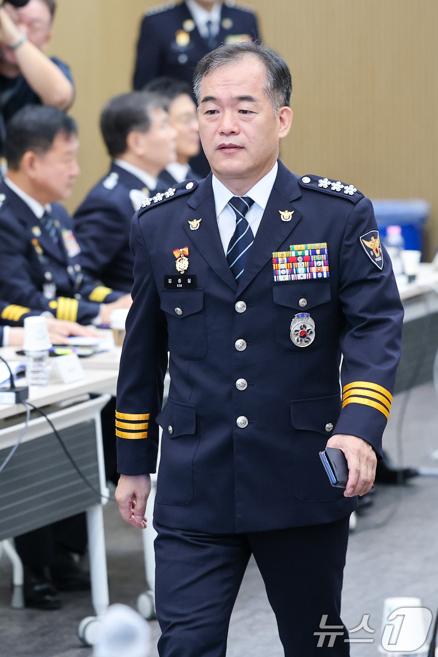 (서울=뉴스1) 안은나 기자 = 김종철 신임 경찰청장 직무대행(경찰청 차장)이 3일 서울 서대문구 경찰청에서 열린 전국 경찰 지휘부 회의에 입장하고 있다. 2026.9.3/뉴스1