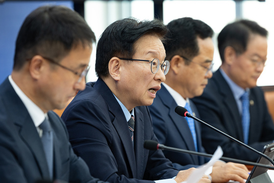 발언하는 권칠승 민주당 정책위의장