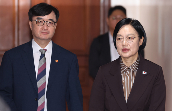 韓총리 "군 전역 이후까지 지원…2030년 中企 수출 1800억 달러"(종합)