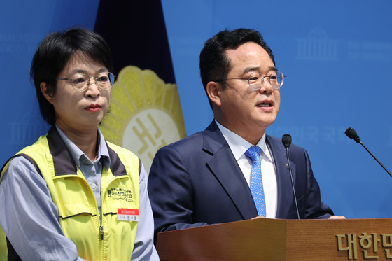 기자회견하는 민병덕 을지로위원장