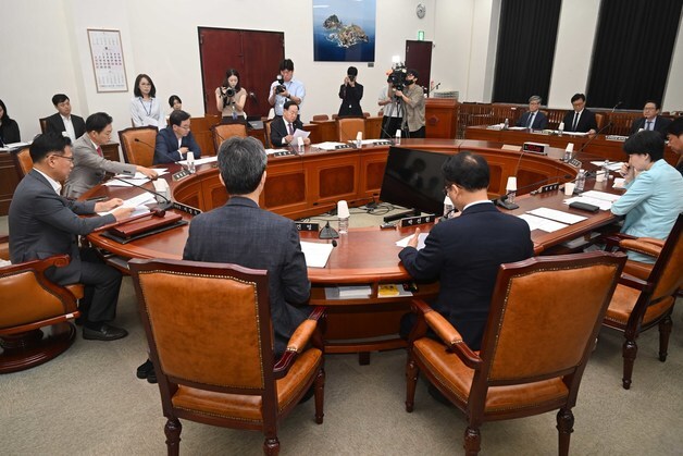 정보위, 30일 국정원 현안보고…北군 포로 송환 관련 보고