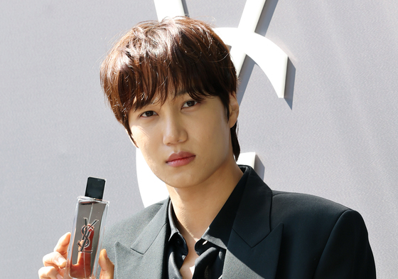 포즈 취하는 엑소 카이
