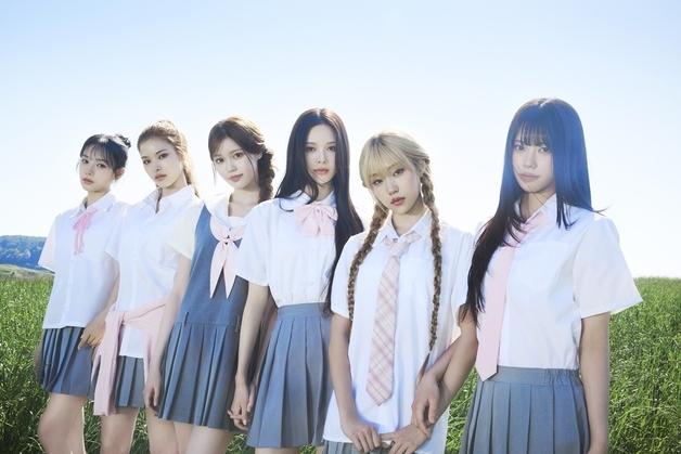 이즈나, 日 신주쿠 뜨겁게 달궜다…컴백 기념 게릴라 이벤트 성료