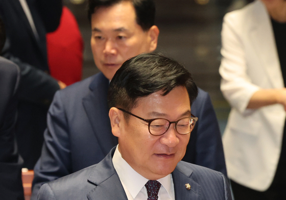 의총 참석하는 정점식 원내대표