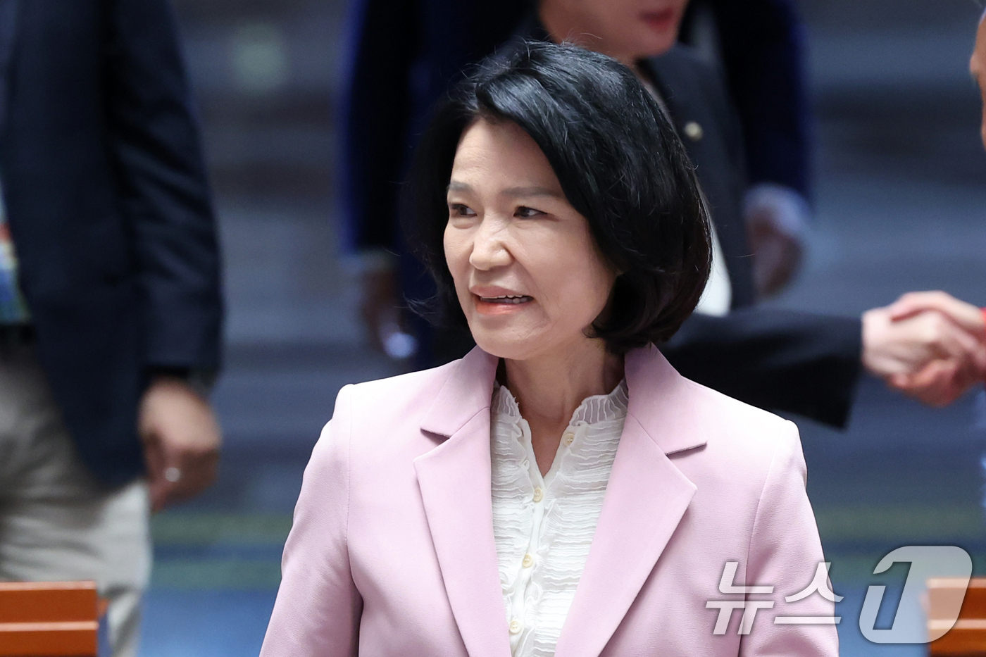 (서울=뉴스1) 황기선 기자 = 이진숙 국민의힘 의원이 3일 오전 서울 여의도 국회에서 열린 정책 의원총회에 참석하고 있다.  2026.9.3/뉴스1