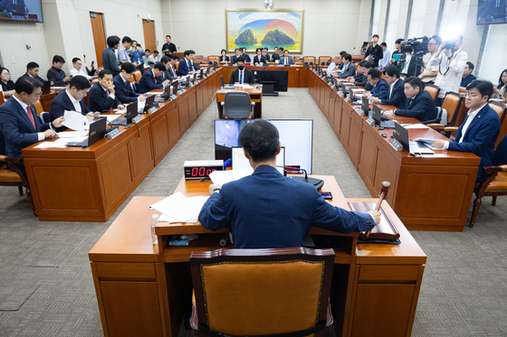 정무위 '대금지급 60→35일 단축' 대규모유통업법 개정안 의결