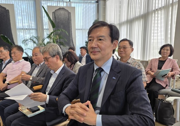 '레드팀 자처' 조국 "또 한 명의 반명 만드는 게 대통령에게 무슨 도움"