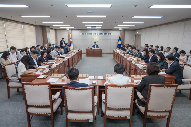 "해외보단 민생 우선"…군산시의회, 공무국외연수비 8395만원 반납