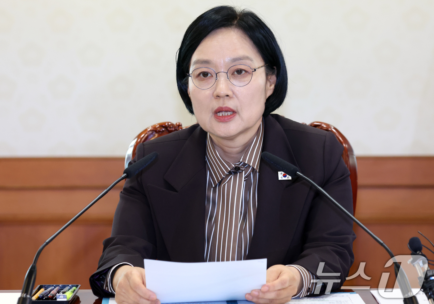 (서울=뉴스1) 김명섭 기자 = 한성숙 국무총리가 3일 오후 서울 종로구 세종대로 정부서울청사에서 열린 범부처 주택 신속공급 점검회의에서 모두 발언을 하고 있다.  2026.9.3 …