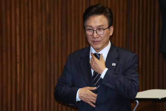 본회의 참석하는 김민석 대표